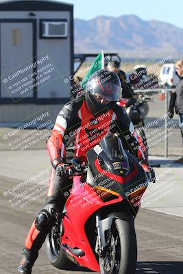 media/Dec-01-2025-Moto Forza (Mon) [[2daa91e15f]]/4-Around the Pits/